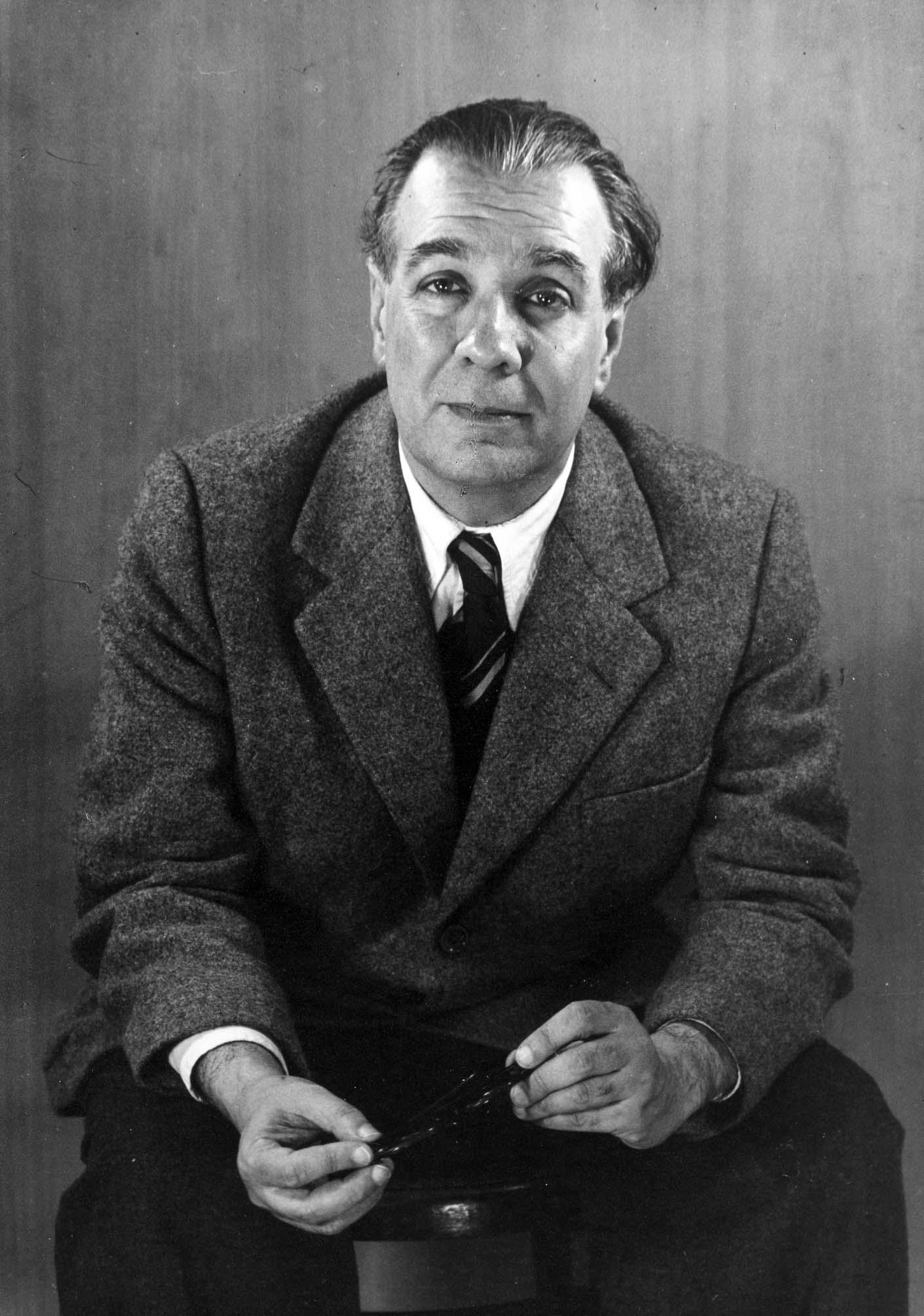 Jorge Luis Borges portrait photographed by Grete Stern in 1951.