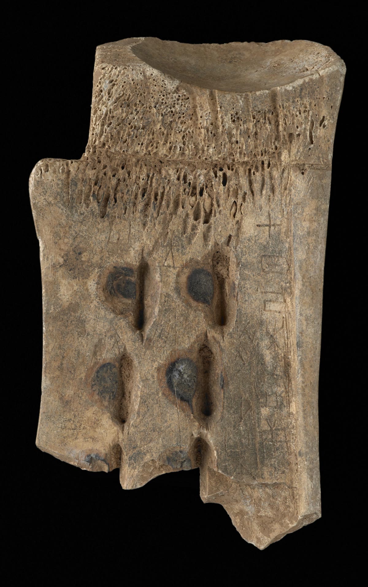 A photographed oracle bone fragment from the Couling-Chalfant collection against a black background.