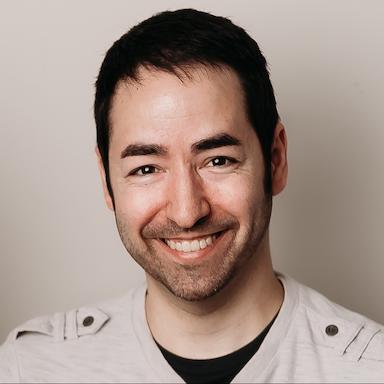 Chris McCord 的 ElixirConf 讲者肖像，身穿深色上衣，面带微笑，背景为浅色中性底。