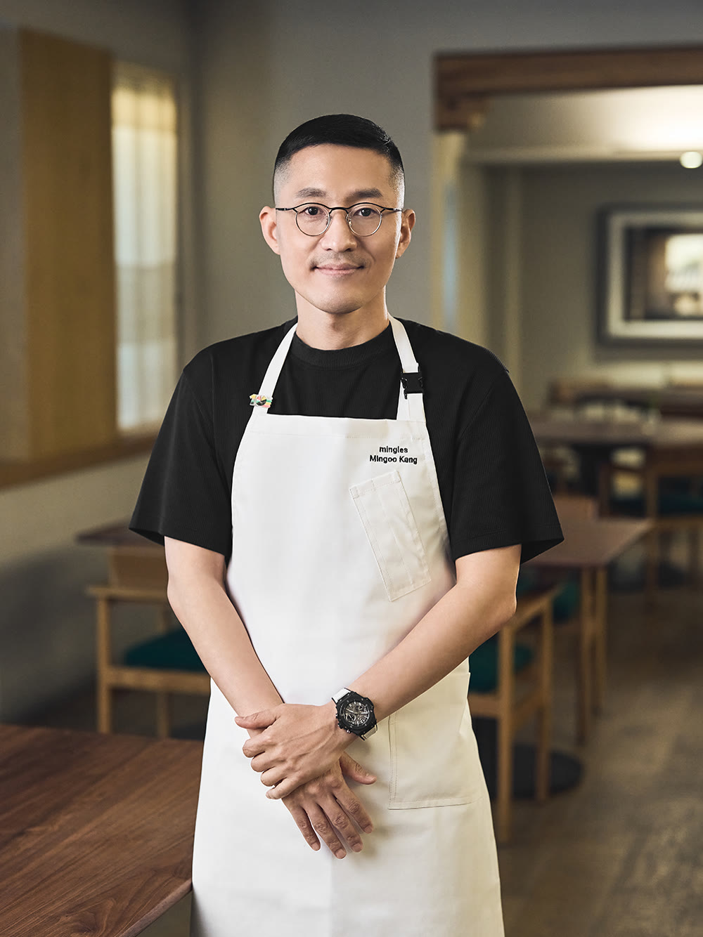 Mingles 团队页面上的主厨 Kang Mingoo 肖像。