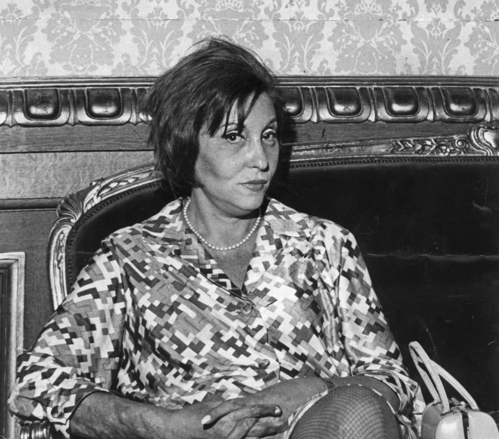 Black-and-white archival photograph of Clarice Lispector in 1972, looking toward the camera.
