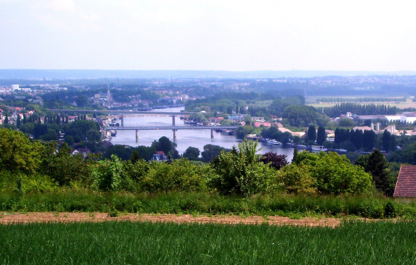 A view across Chanteloup-les-Vignes, the Yvelines commune associated with La haine’s banlieue location context.