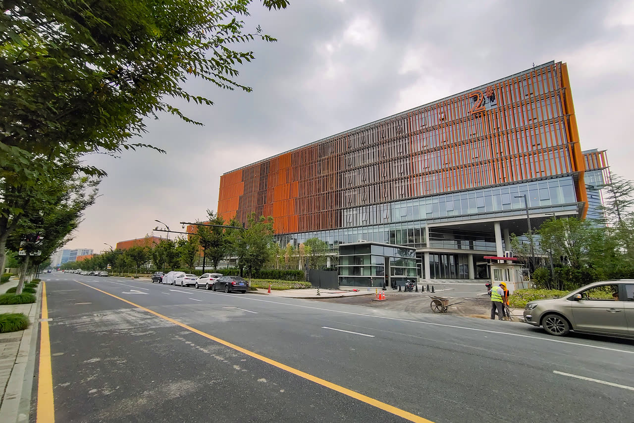 A real photograph of Phase 4 of Alibaba Xixi Park in Hangzhou.