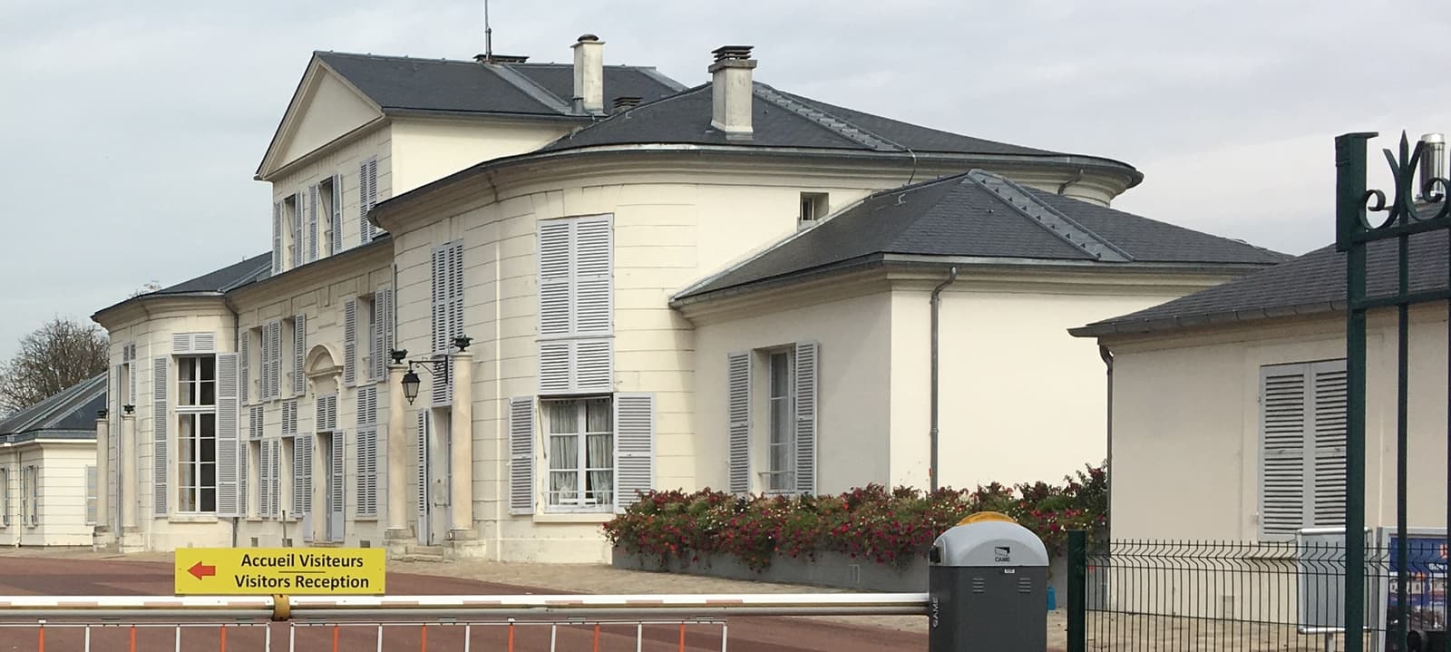 Photograph of the Pavillon de Breteuil, the Saint-Cloud seat of the International Bureau of Weights and Measures.