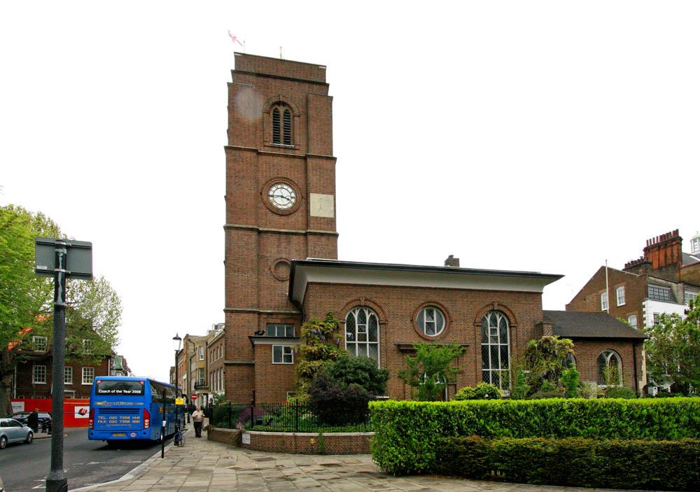 伦敦 Cheyne Walk 上的 Chelsea Old Church，一座与玛丽·阿斯特尔晚年切尔西世界相关的石砌教堂。