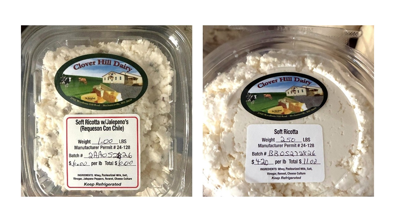 CDC 召回照片中展示的两盒透明塑料包装 Clover Hill Dairy 软 ricotta 和含墨西哥辣椒的软 ricotta。