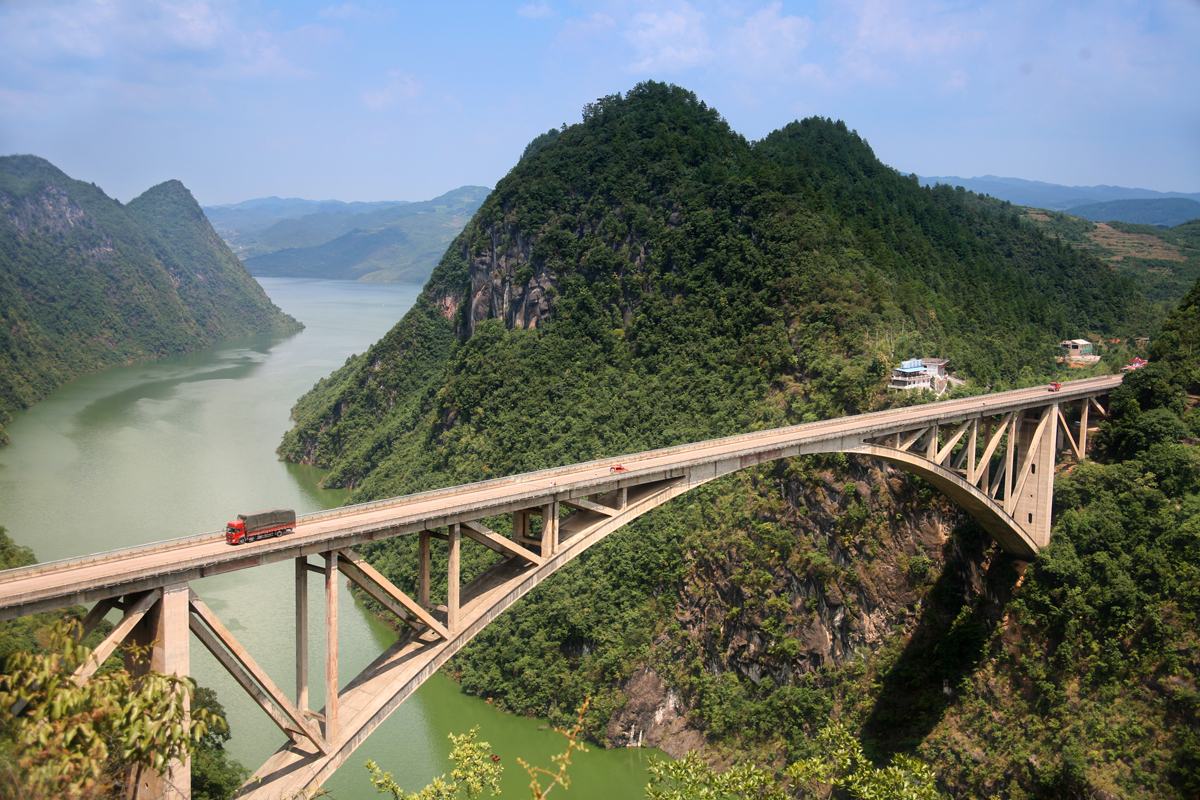 Mountain and river landscape in Weng'an County, Guizhou, the South China region where Doushantuo phosphate fossils became central to early-animal debates.