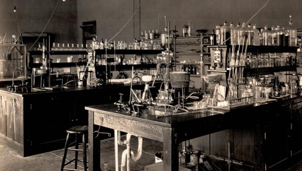 Black-and-white archival photograph of Alice Ball's College of Hawaii laboratory in 1915.