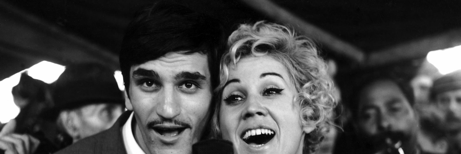 Dragan Nikolić and Ružica Sokić share a microphone in a panoramic black-and-white still from When I Am Dead and Pale.