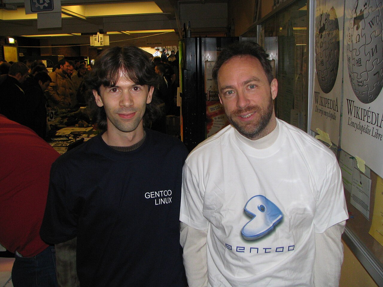 Gentoo developer Patrick Lauer and Jimmy Wales standing together at FOSDEM 2005.