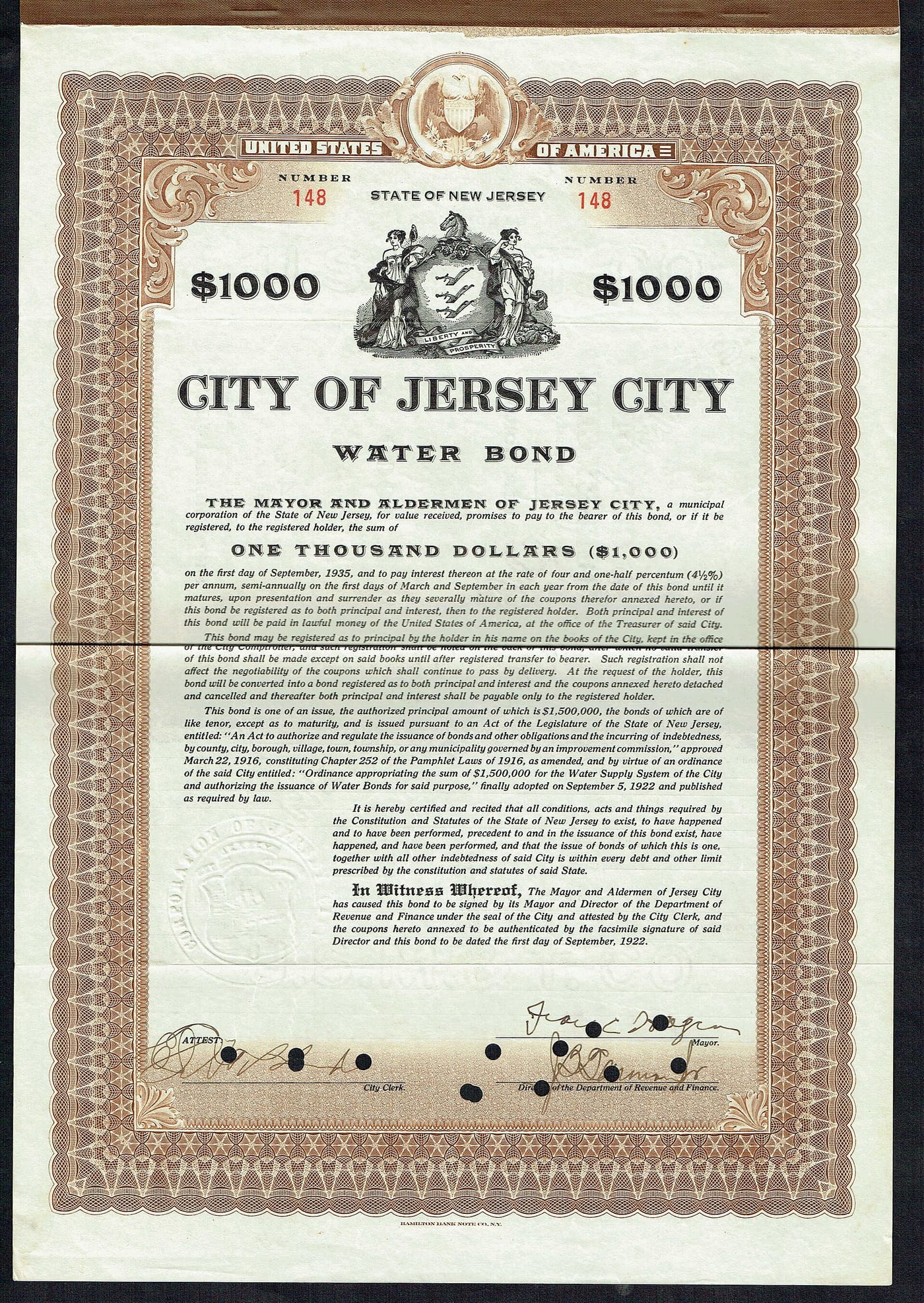 扫描自 1922 年泽西市发行的 $1,000 水务债券，饰有繁复的棕色边框、新泽西州州徽与印刷的偿还条款。