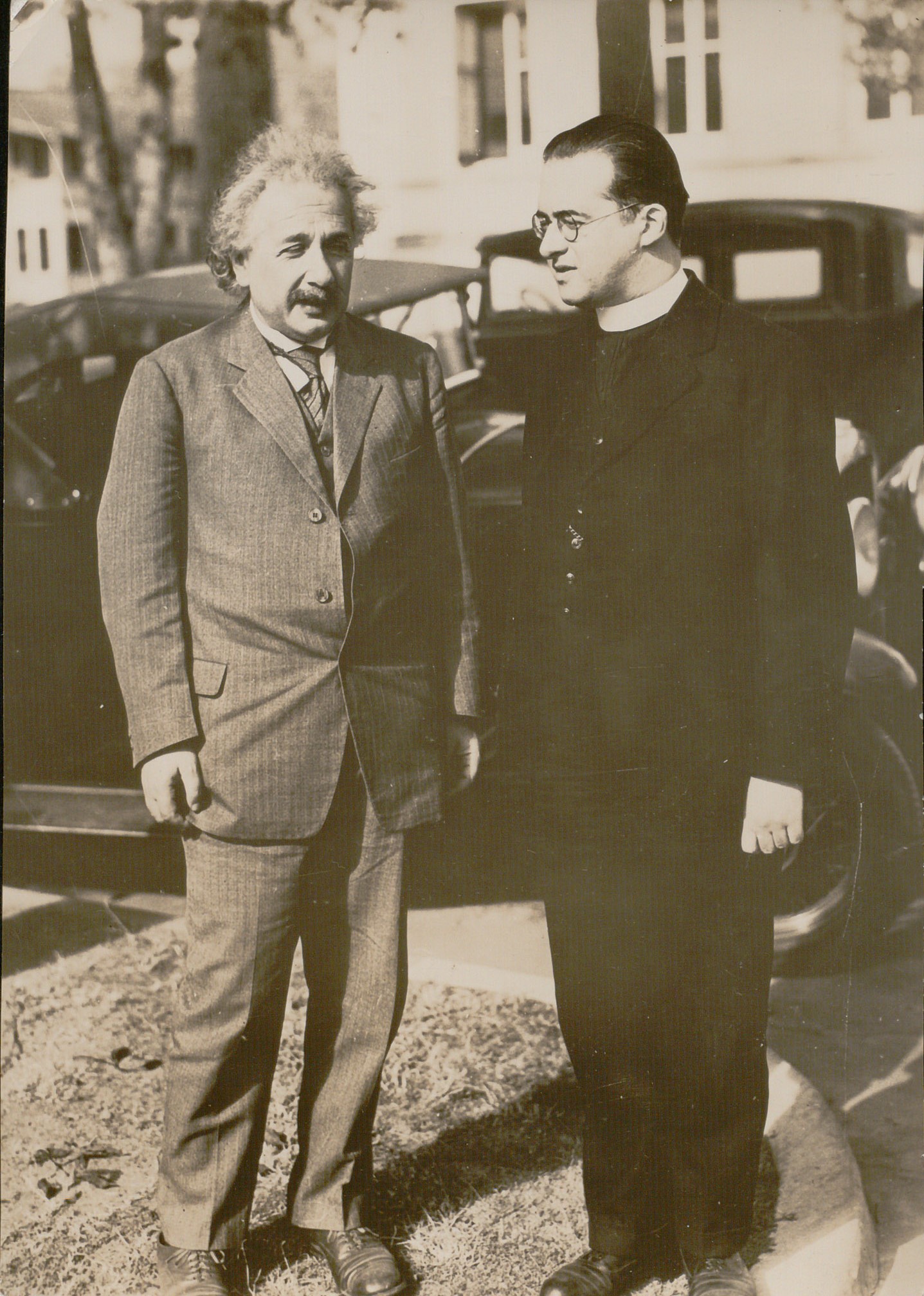 Albert Einstein and Georges Lemaître stand together outdoors in Pasadena in 1933.