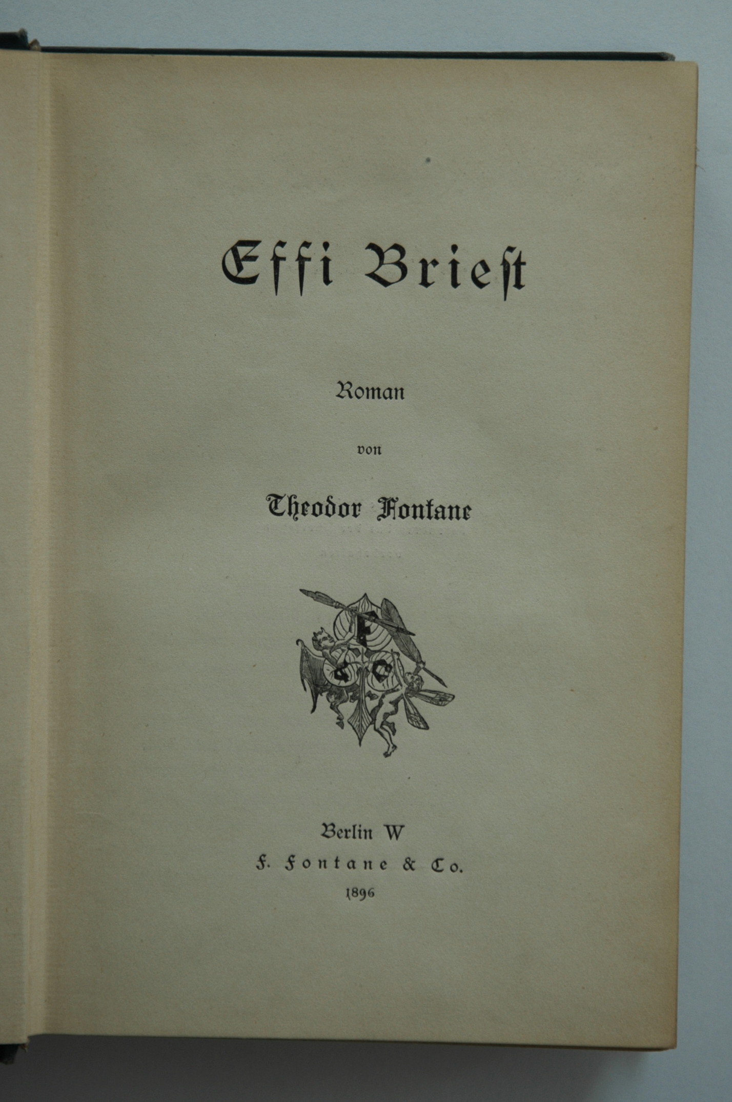 Cream title page of the first book edition of Effi Briest, printed in black with the title, Theodor Fontane's name, a small publisher's device, Berlin, and 1896.