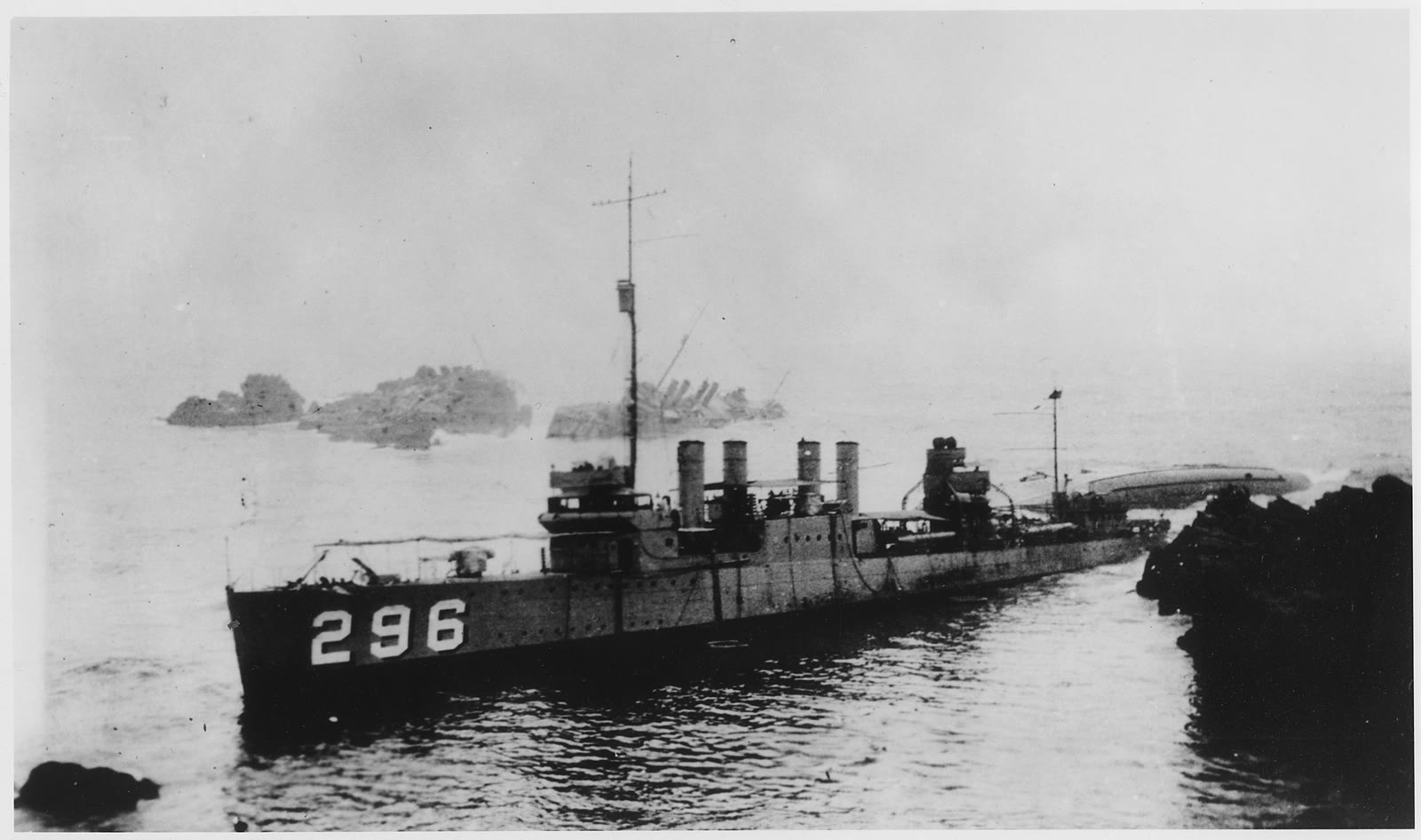 Black-and-white archival photograph of USS Chauncey stranded upright among rocks at Honda Point, with the wrecks of USS Young and USS Woodbury visible through the surf behind it.